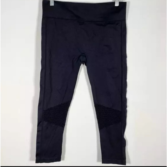 Fabletics by‎ Kate Hudson Women’s Size Large Seamless Capri Leggings Black - Picture 1 of 9